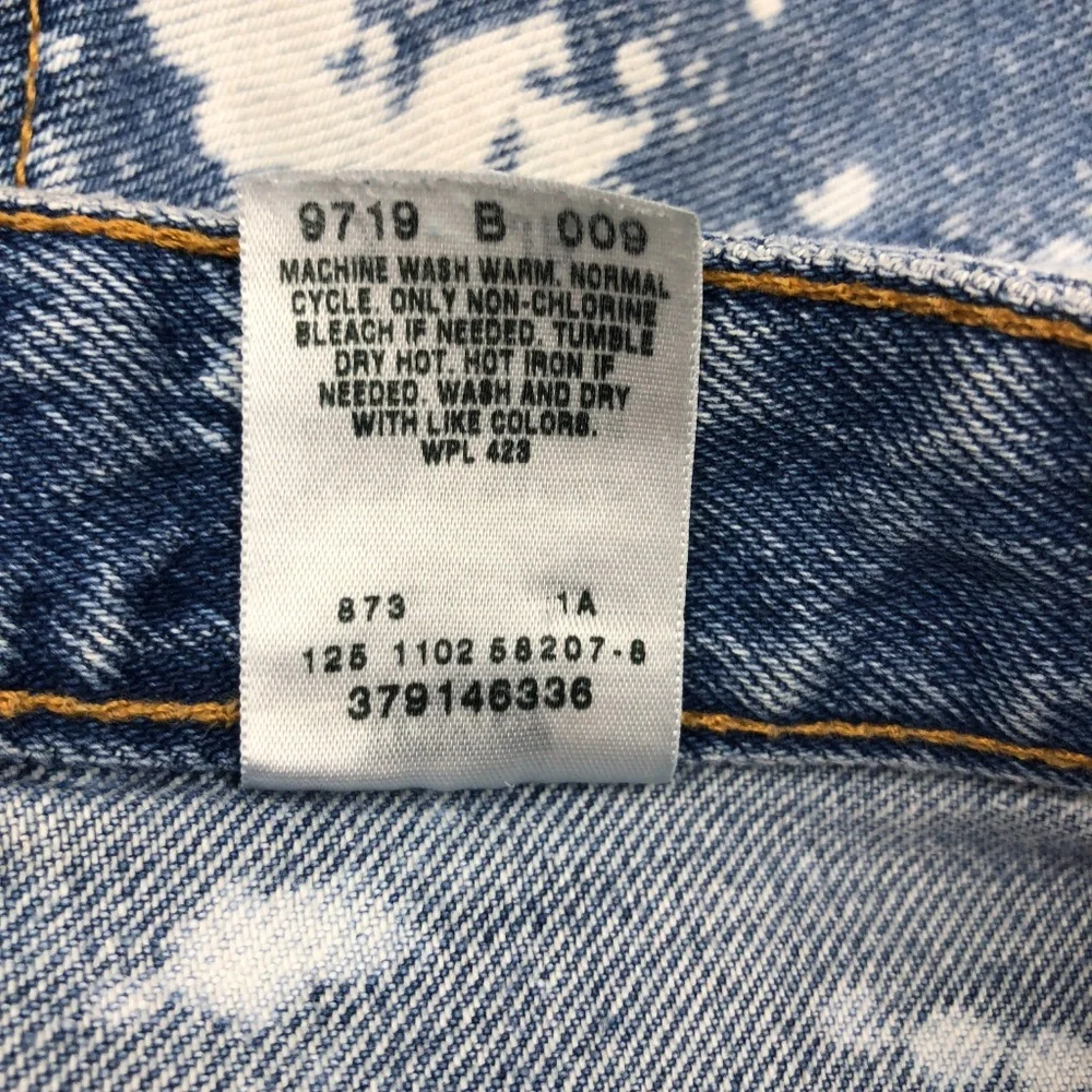 Levi's Bleached Cut Off Jean Shorts - Picture 7 of 7